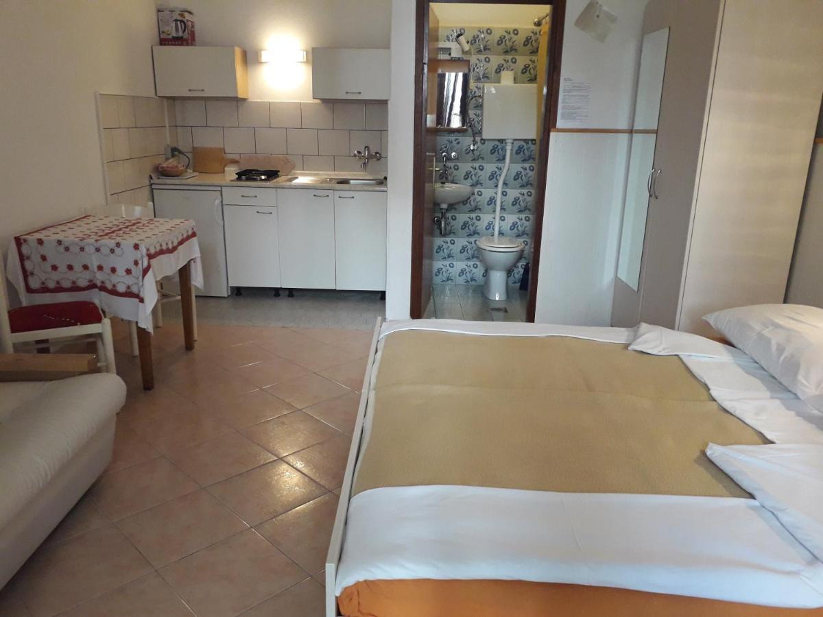 Apartmani Ana Novi V. - Studio Novi Vinodolski Kültér fotó